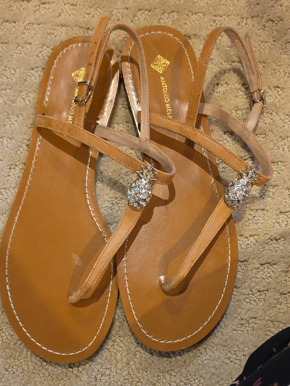 NWOT ANTONIO MELANI Tan Leather T-Strap Sandals with Crystal Pineapple Charm